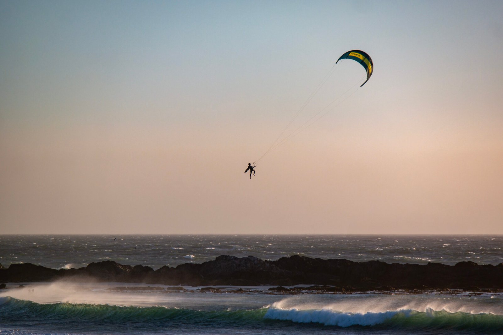 Kitesurf a big bay Kitesurf a Big bay pres de Cape Town en Afrique du sud