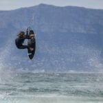 Kitesurf à Cape Town devant Table Mountain