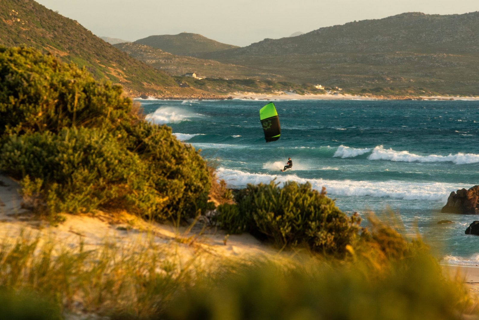 Kitesurfeur en session au Cap