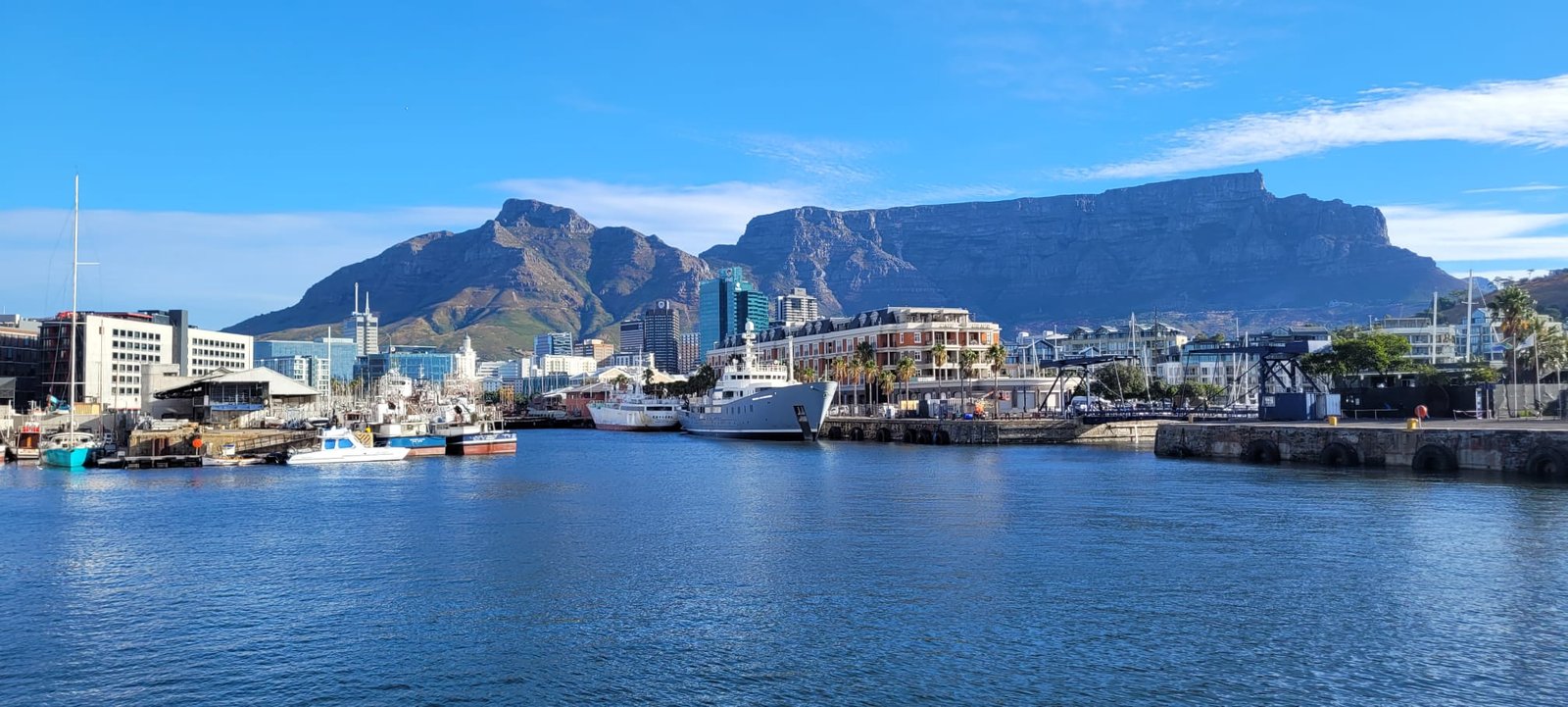 vue de waterfront a cape town Waterfront A cape Town avec Table Mountain